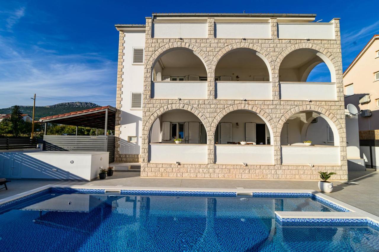 Kaštela Villa Relax - Beautiful Apartment With Heated Saltwater Pool & Jacuzzi מראה חיצוני תמונה