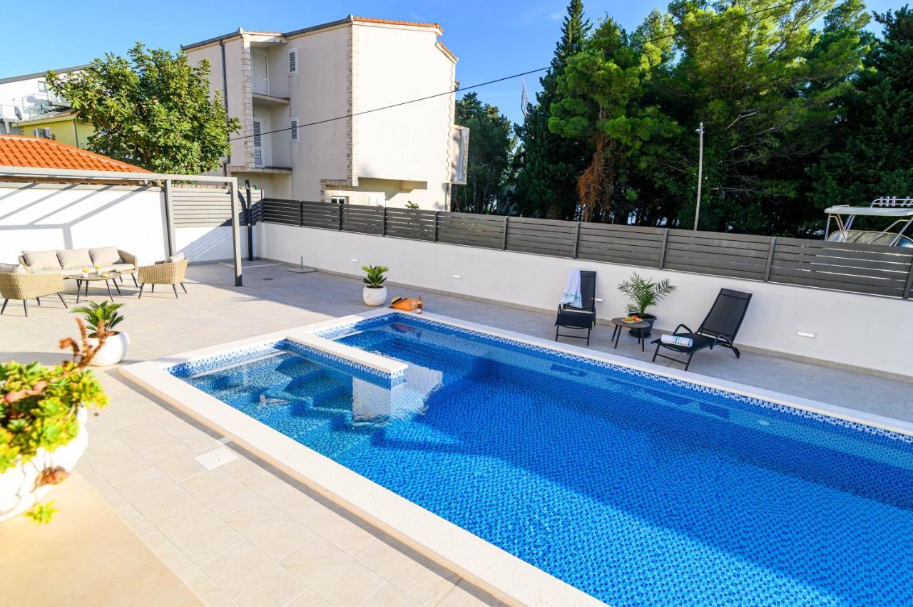 Kaštela Villa Relax - Beautiful Apartment With Heated Saltwater Pool & Jacuzzi מראה חיצוני תמונה