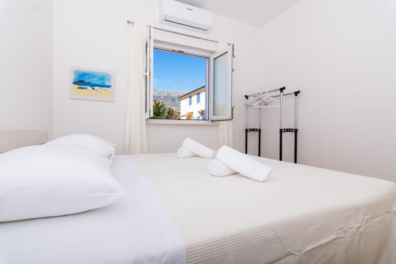 Kaštela Villa Relax - Beautiful Apartment With Heated Saltwater Pool & Jacuzzi מראה חיצוני תמונה