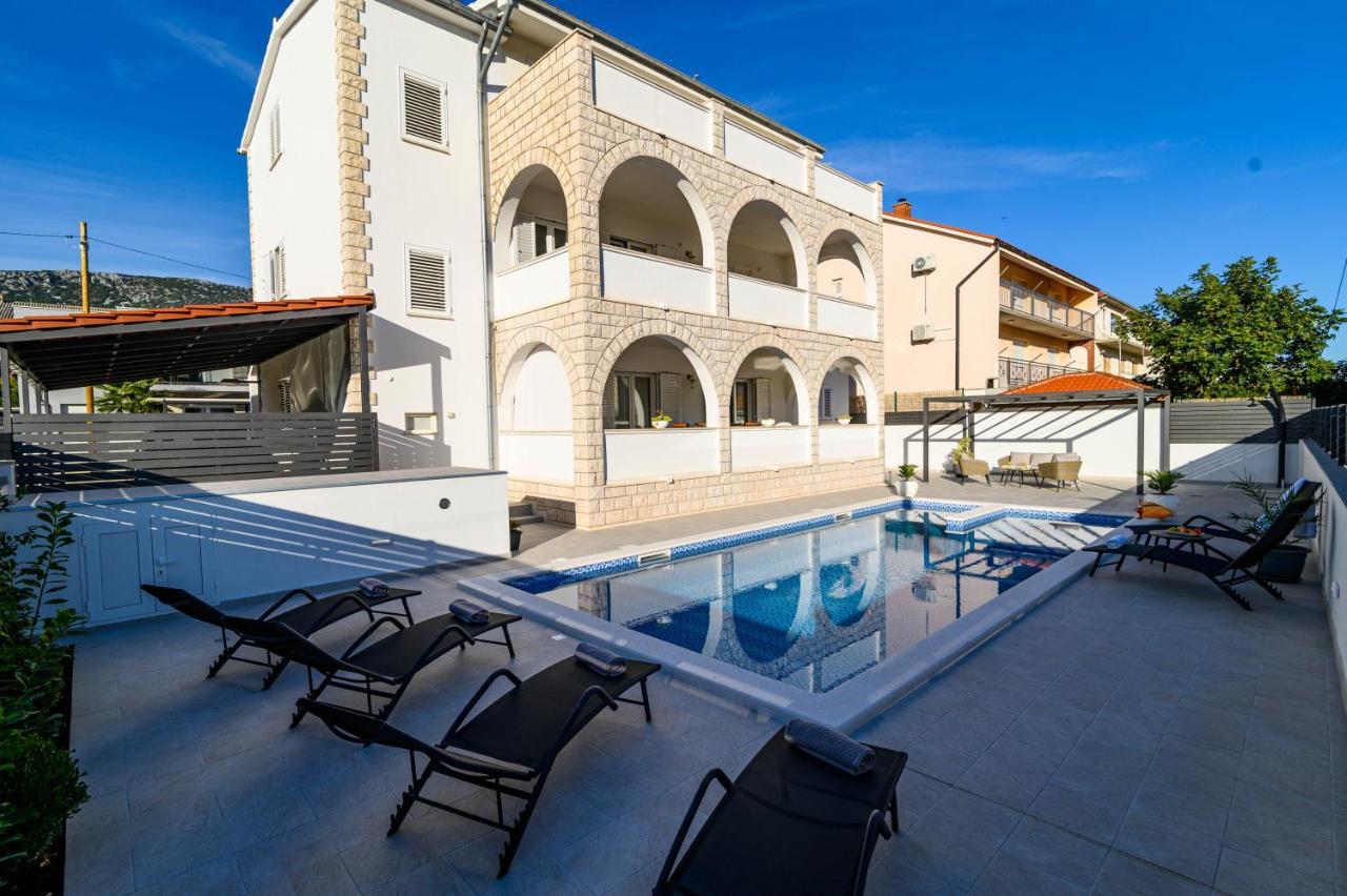 Kaštela Villa Relax - Beautiful Apartment With Heated Saltwater Pool & Jacuzzi מראה חיצוני תמונה