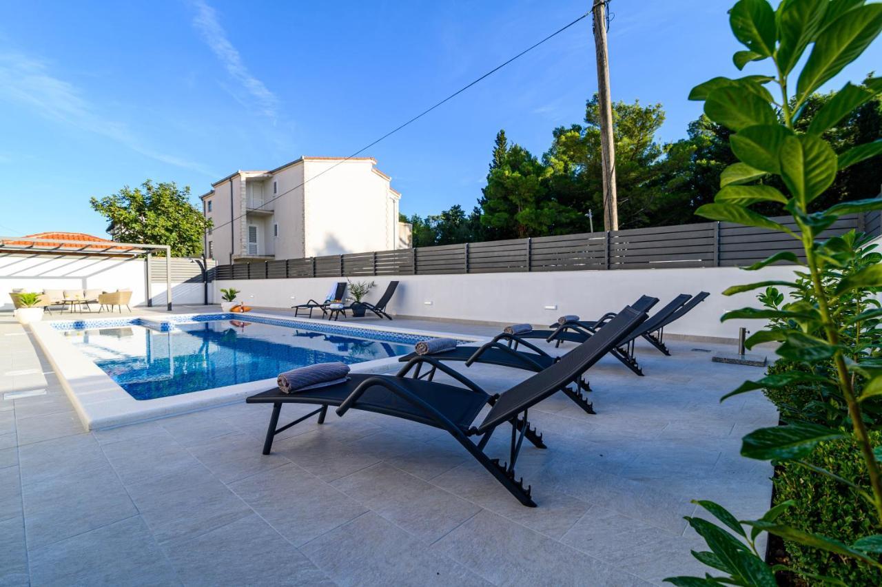 Kaštela Villa Relax - Beautiful Apartment With Heated Saltwater Pool & Jacuzzi מראה חיצוני תמונה