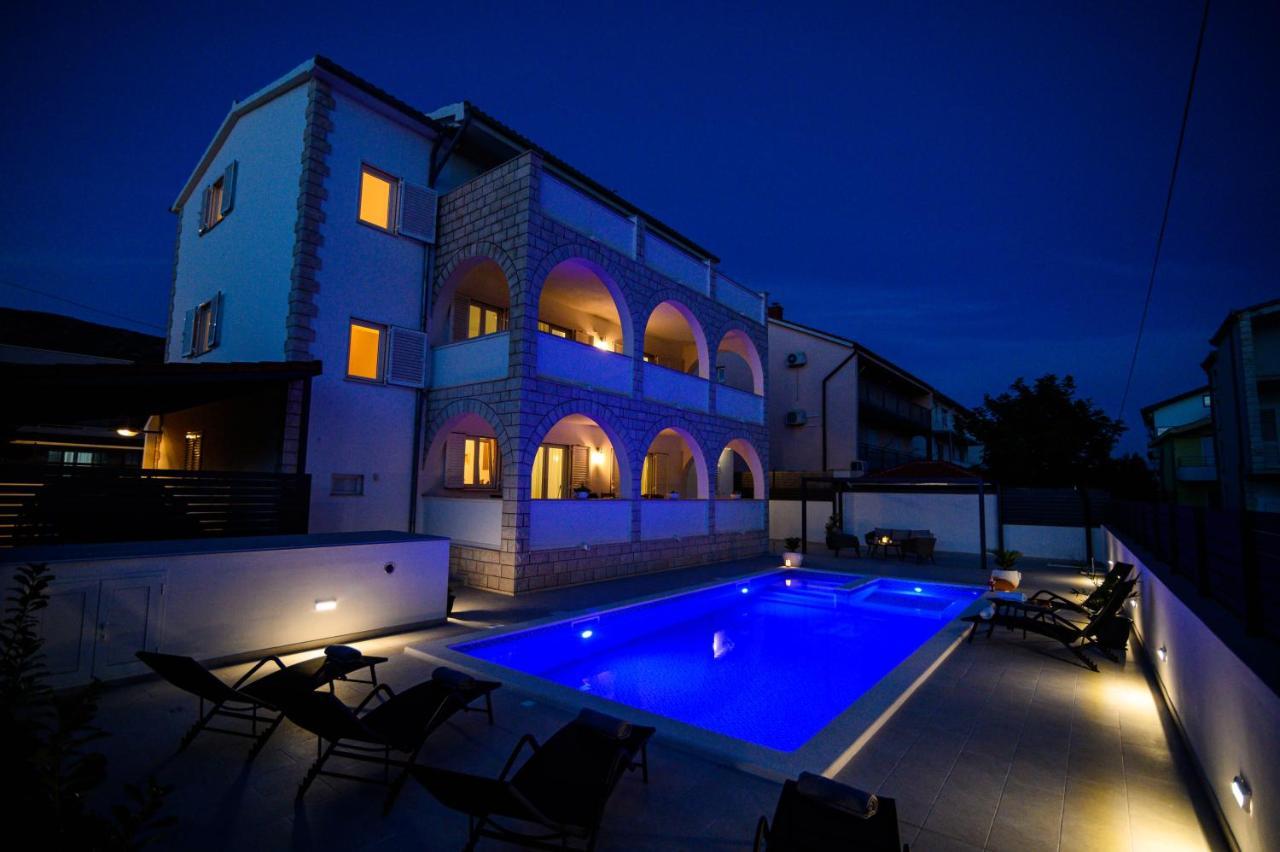 Kaštela Villa Relax - Beautiful Apartment With Heated Saltwater Pool & Jacuzzi מראה חיצוני תמונה