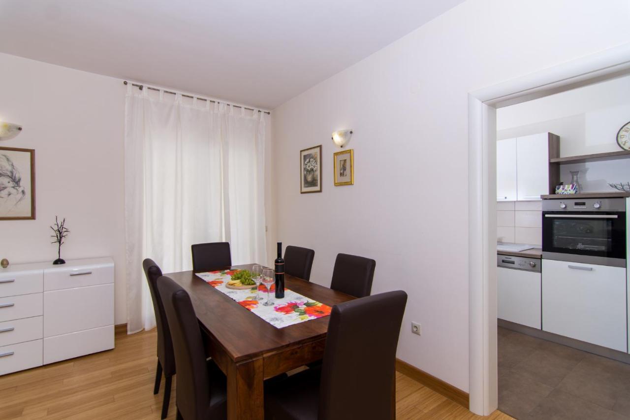 Kaštela Villa Relax - Beautiful Apartment With Heated Saltwater Pool & Jacuzzi מראה חיצוני תמונה
